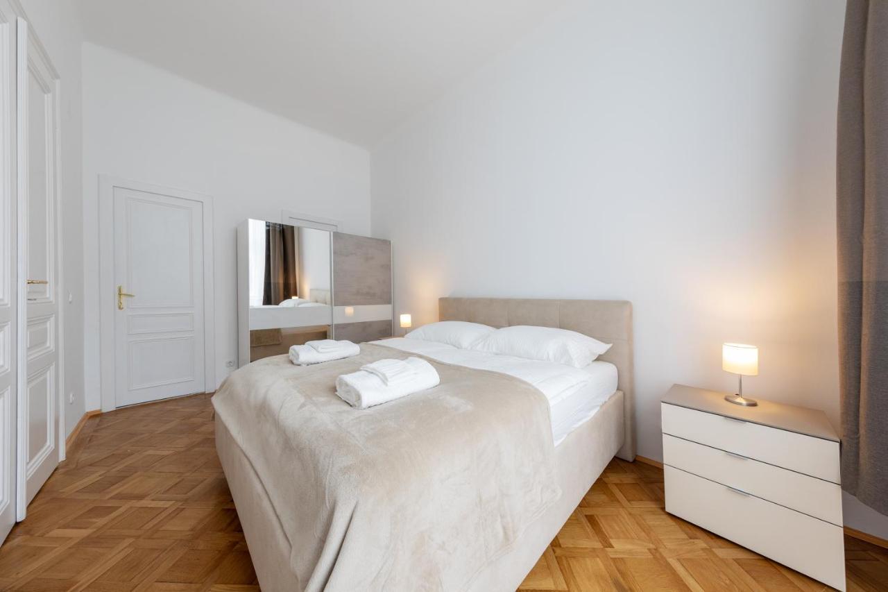 Vienna Dream Apartments City Center Ngoại thất bức ảnh